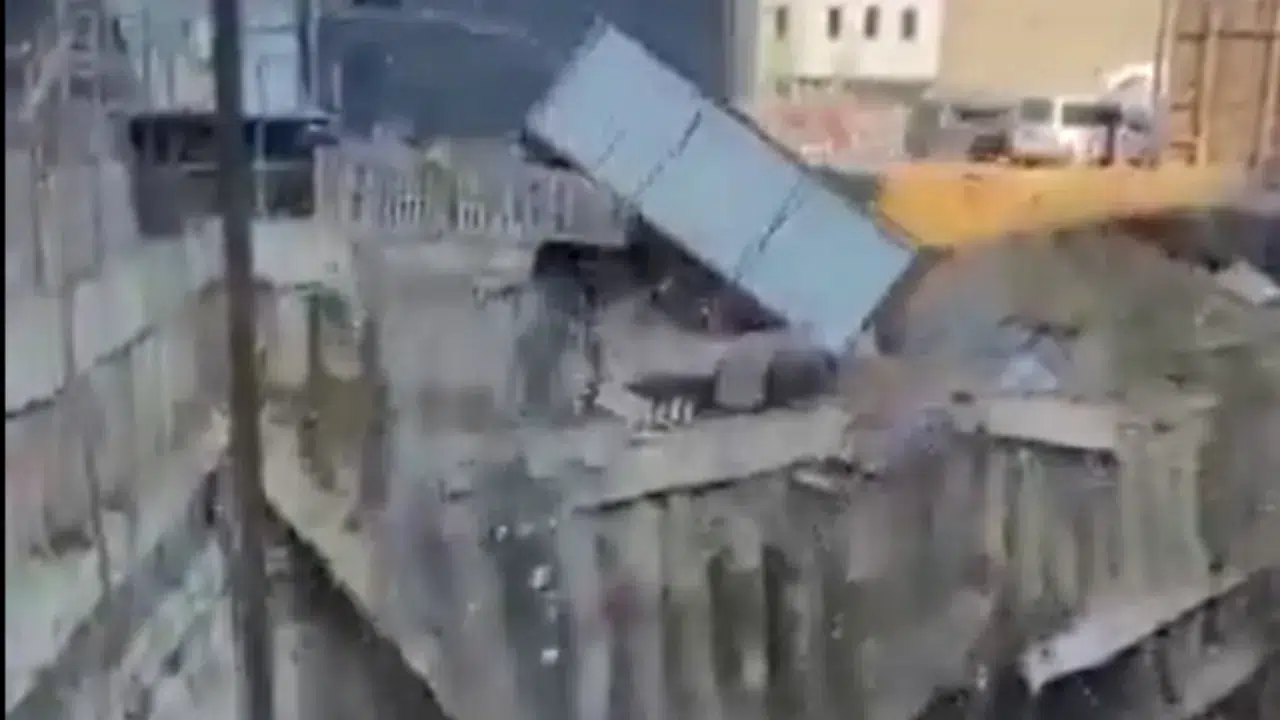 Fenerbahçe Stadı karşısındaki inşaatta çökme