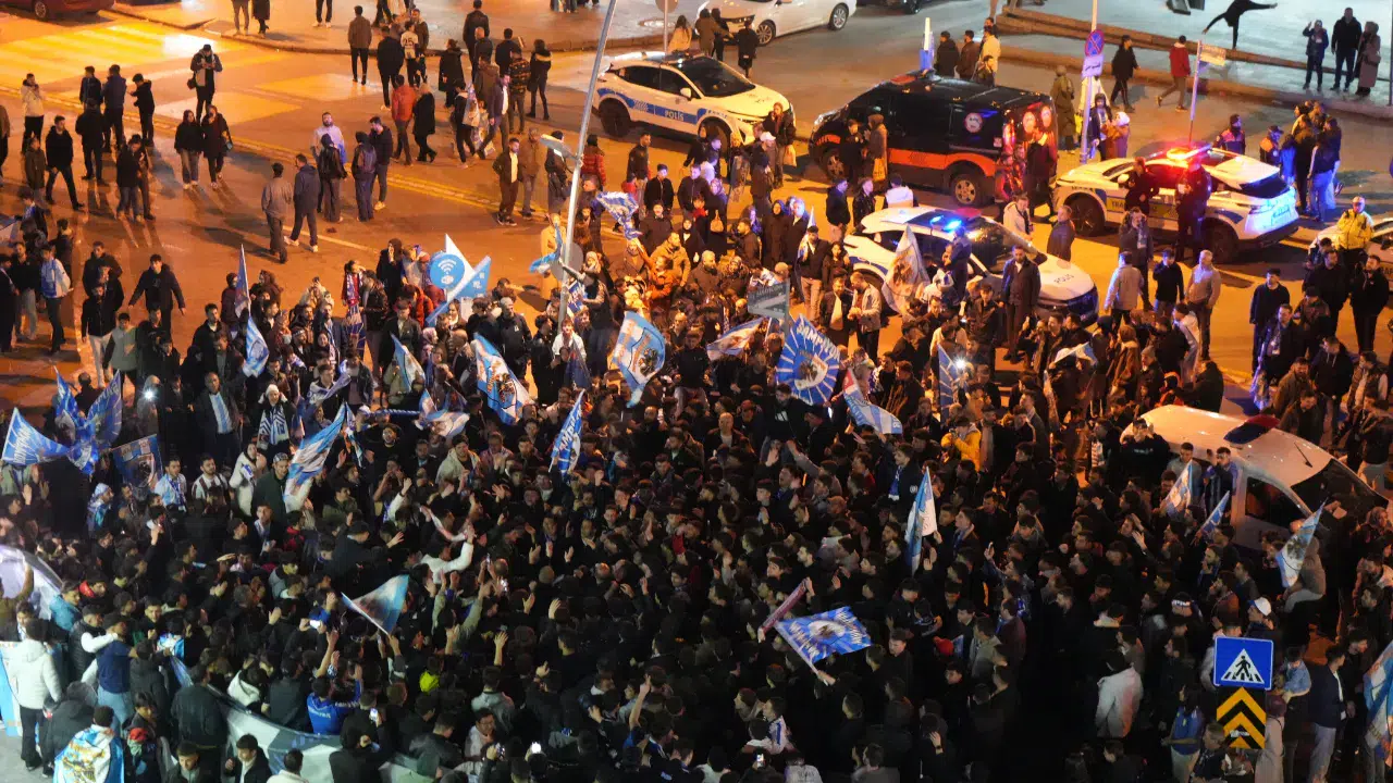 Erzurumspor Süper Lig’e döndü: Kentte gece boyu kutlamalar yapıldı