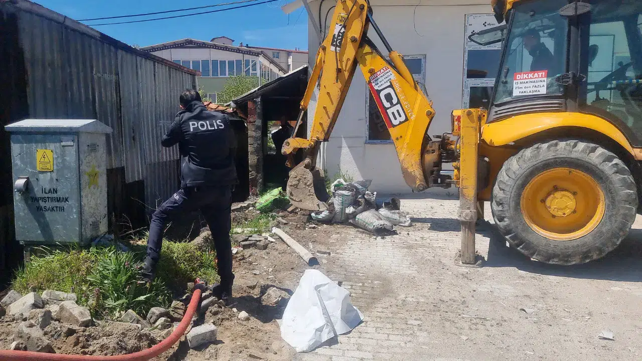 Kütahya Domaniç'te işletme deposunda yangın