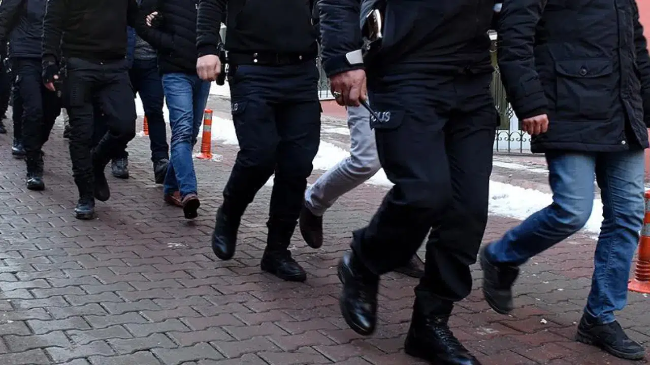 Gaziantep merkezli 11 ilde dolandırıcılık operasyonu : 58 gözaltı