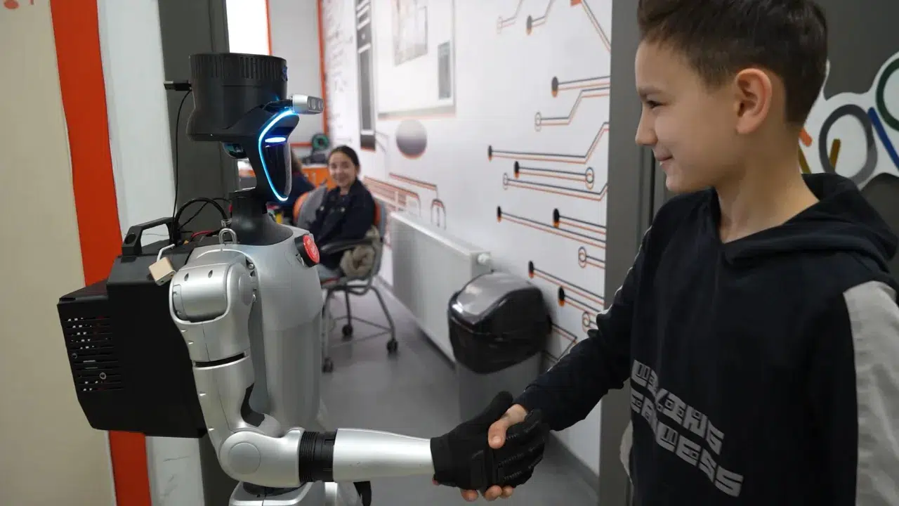 Türkiye’nin nüfusa kaydedilen ilk robotu CANİKMAN görevine başladı