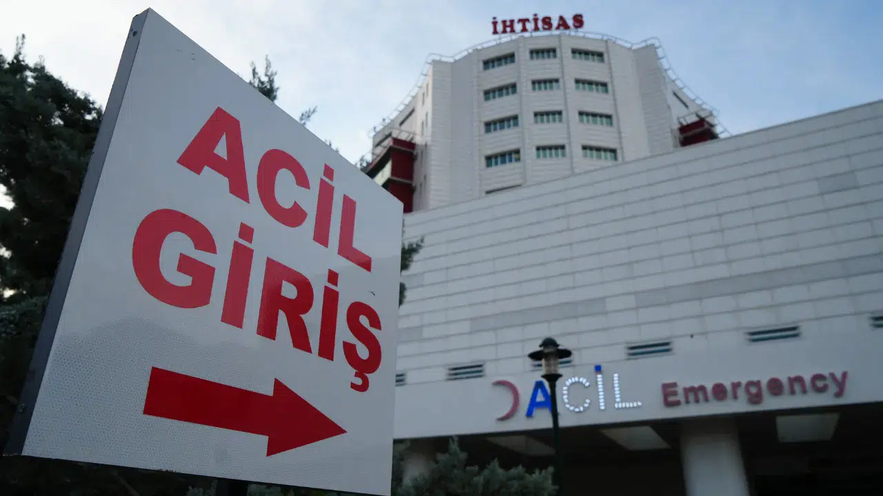 Kırıkkale'de hareket eden traktörün altında kalan çiftçi ağır yaralandı