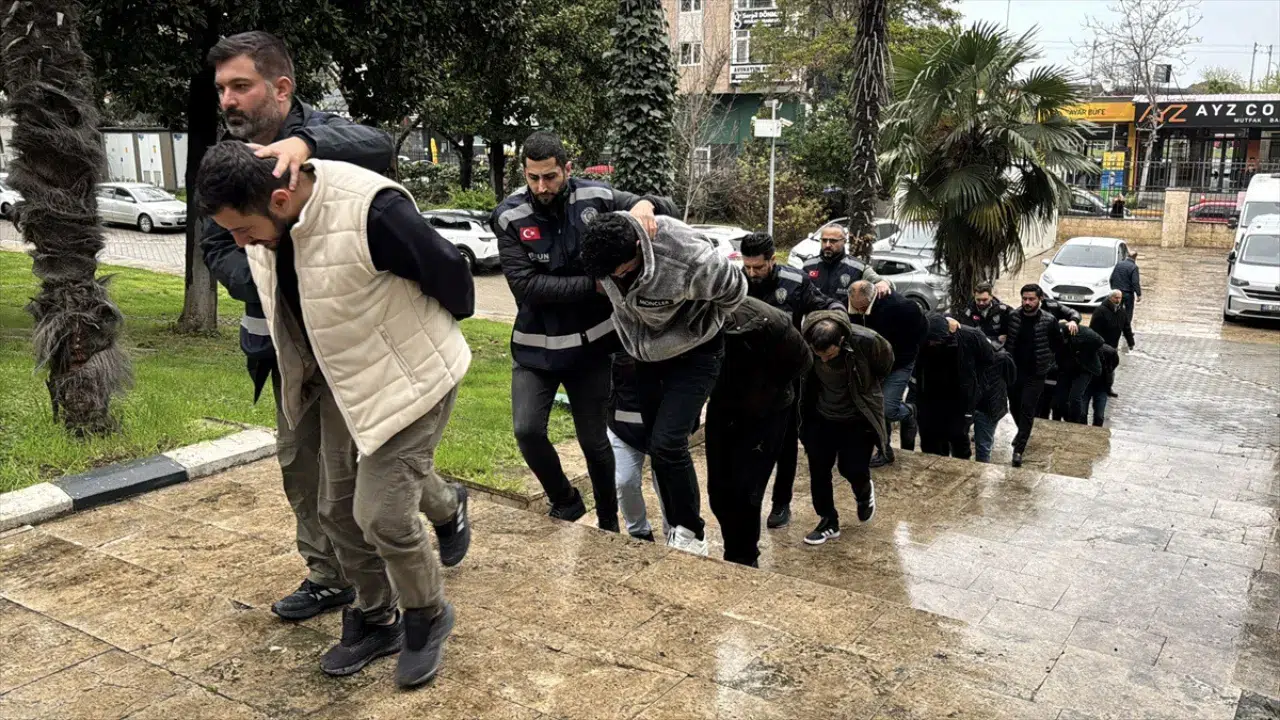 Samsun merkezli 13 ilde change araç operasyonu : 13 şüpheli adliyede