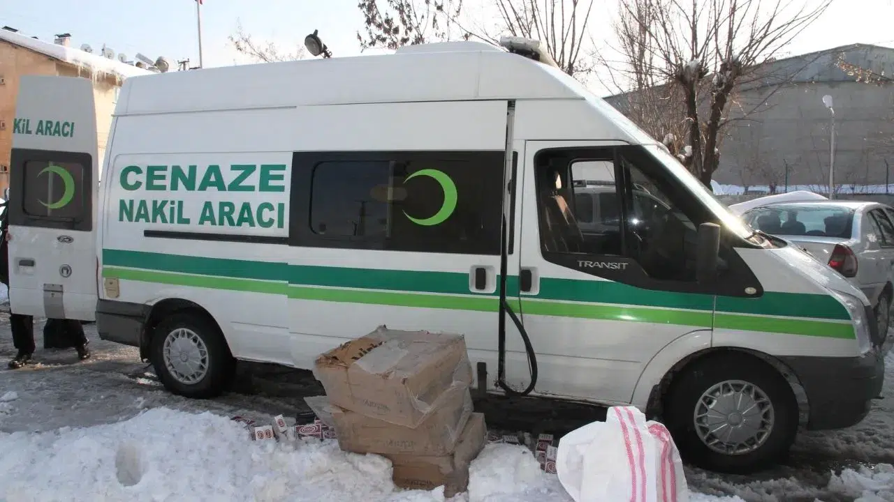 Manisa'da şüpheli ölüm : 65 yaşındaki kadının yüzünde darp izleri tespit edildi