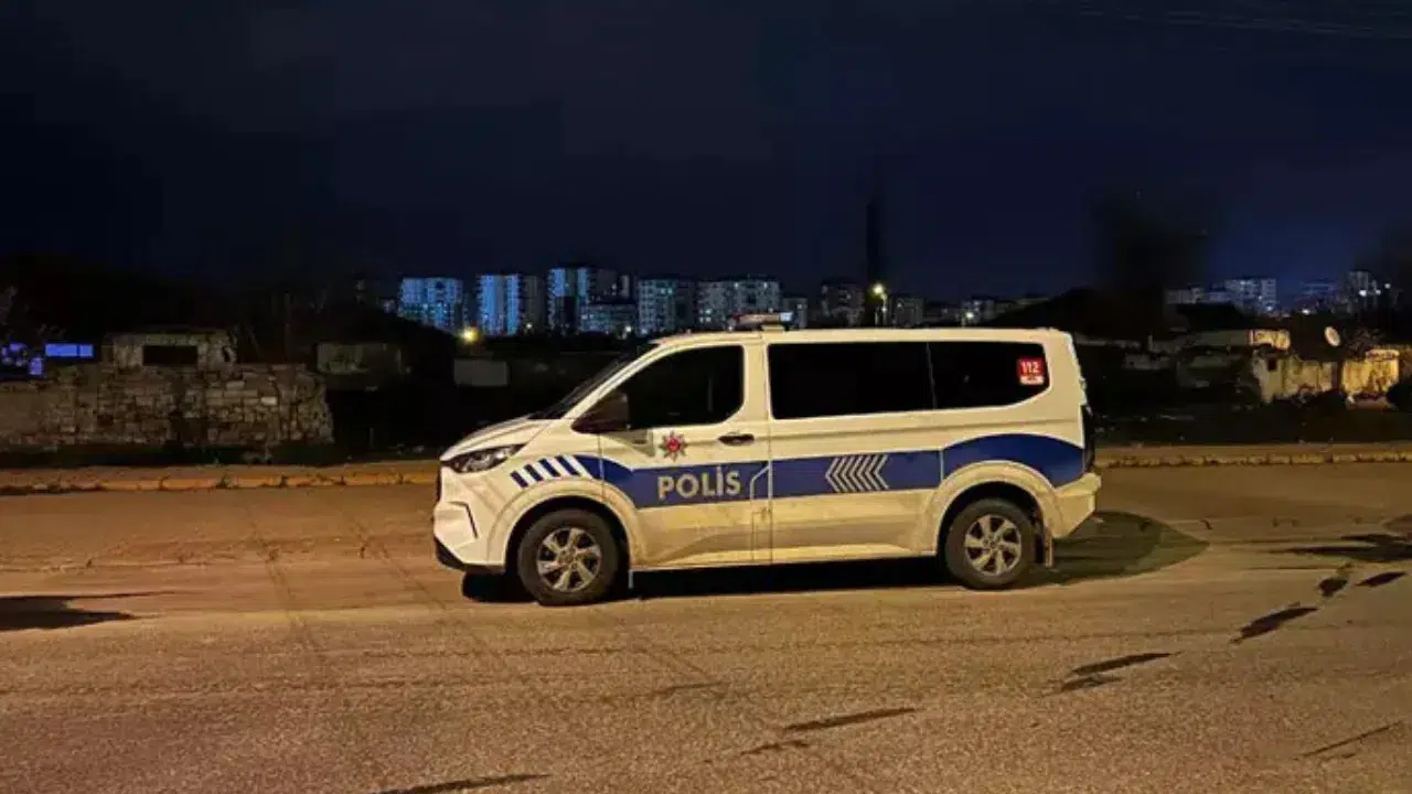 Kayseri’de sokak ortasında bıçaklı kavga : 2 kardeş yaralandı