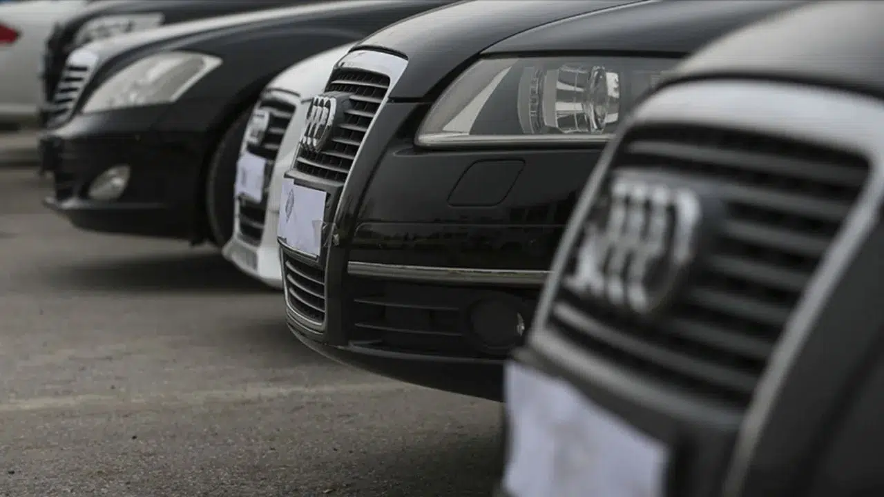 Ticaret Bakanlığı'ndan dev operasyon : Servet değerinde 233 araç ele geçirildi