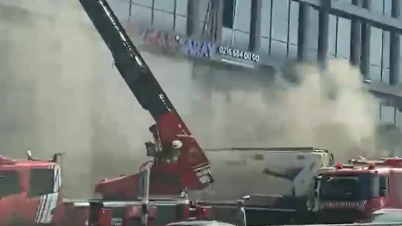 Pendik’te Varyap Plaza’da yangın paniği : Ekipler seferber oldu