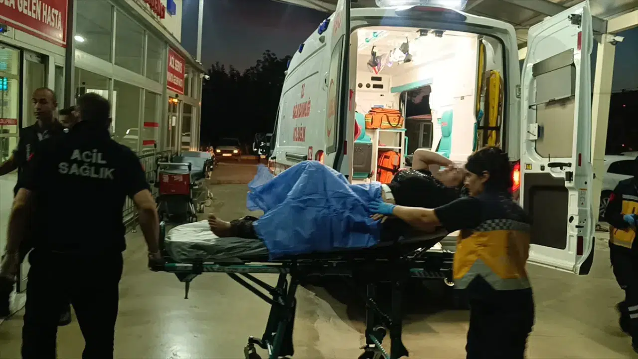 Adana'da bir baba, kızını çeşitli yerlerinden bıçakladı