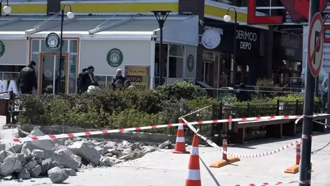 Samsun Canik’te heyelan sonrası Lovelet AVM girişleri kapatıldı