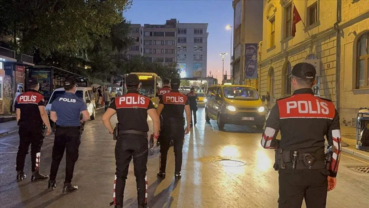 İstanbul'da huzur operasyonu : 600’ü aranan bin 149 şüpheli yakalandı