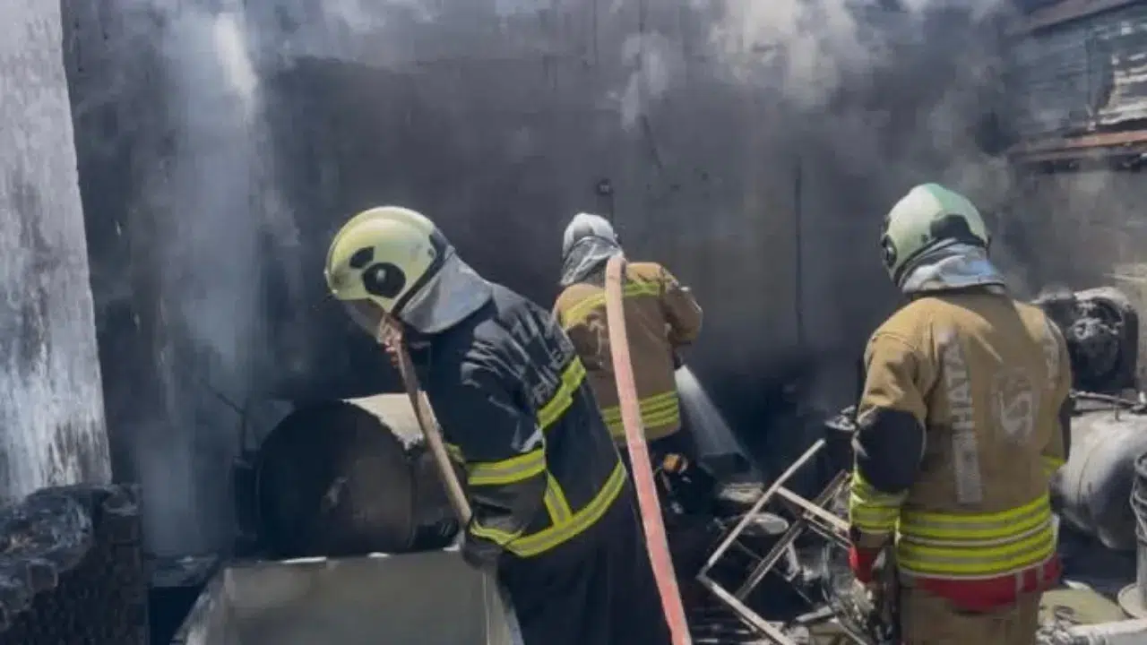 Hatay'da bir iş yerinde yangın çıktı