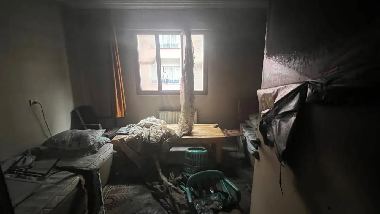 Manisa'da evini ateşe veren şahıs kalp krizi geçirerek hayatını kaybetti