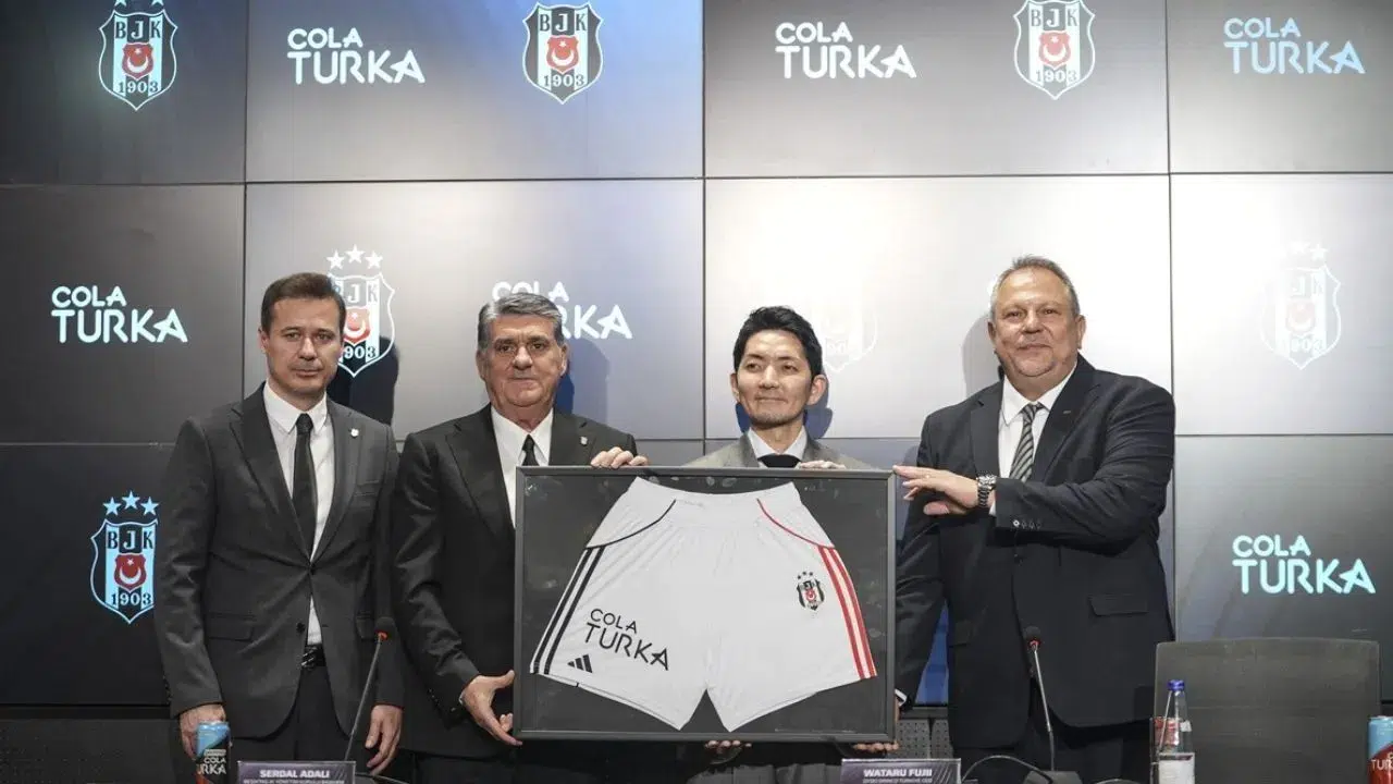 Beşiktaş'ta yeni sponsor heyecanı : Uğurlu sponsor Cola Turka geri döndü