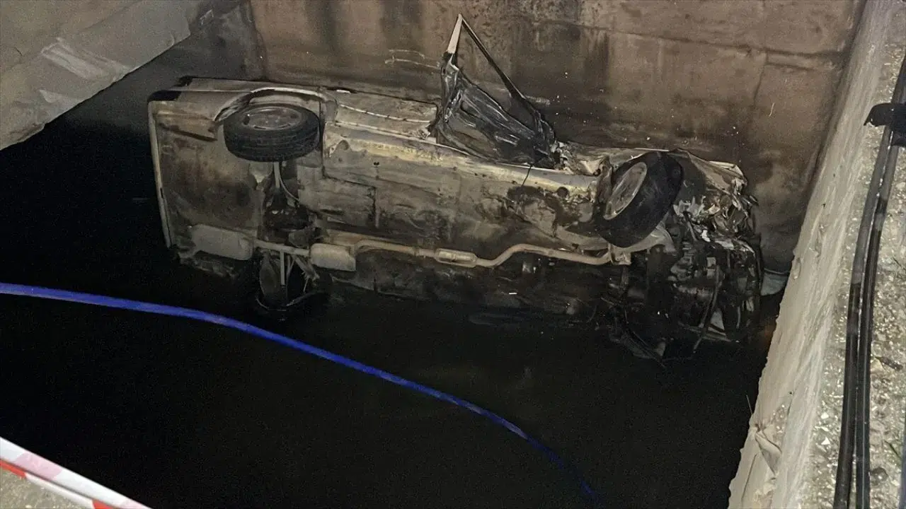 Eskişehir'de korkutan kaza ! Otomobil 5 metre yüksekten sulama kanalına uçtu : 2 yaralı
