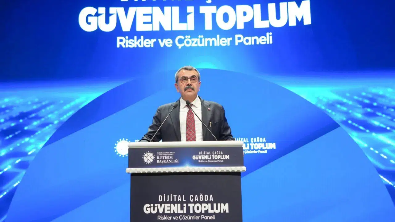 Bakan Tekin, Dijital Çağda Güvenli Toplum Paneli'nde