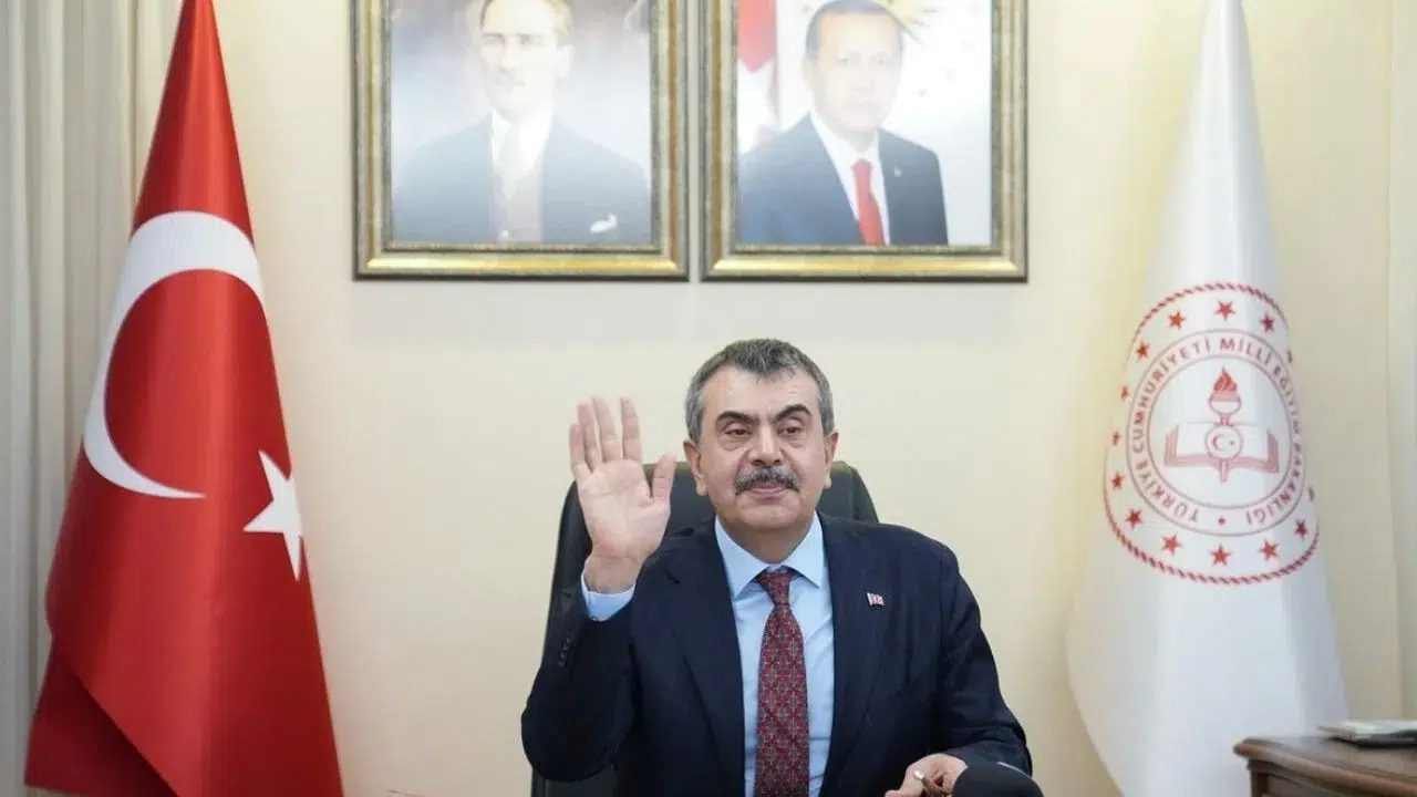 Bakan Tekin'den demokrasi ve cumhuriyet vurgusu