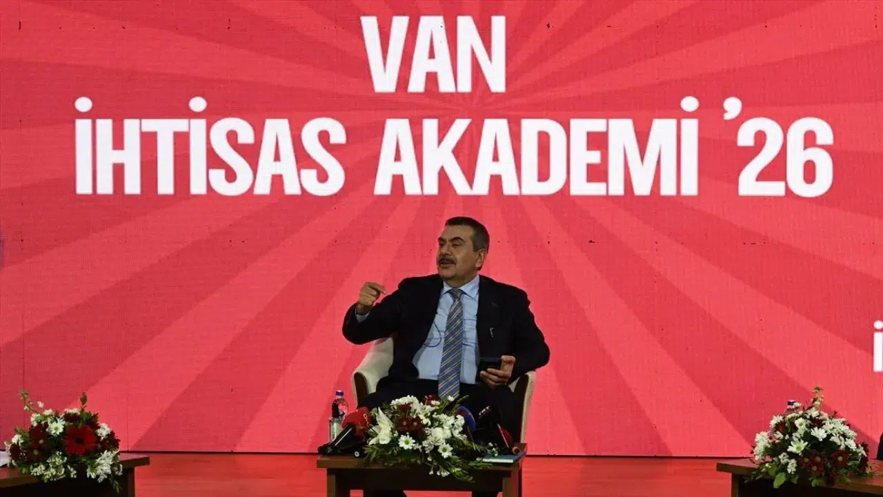 Bakan Tekin duyurdu : MEB'de yapay zeka destekli 'Kanka' devreye giriyor