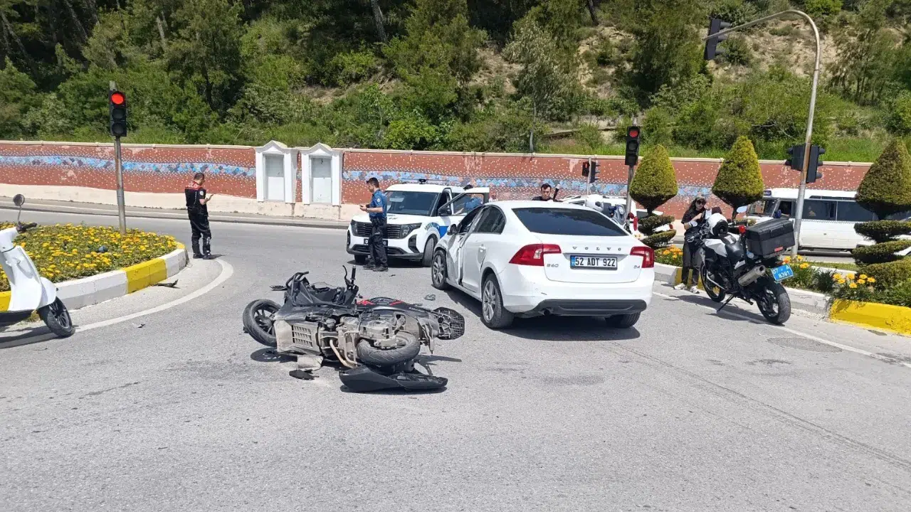 Antalya Manavgat'ta kaza : 2 yaralı