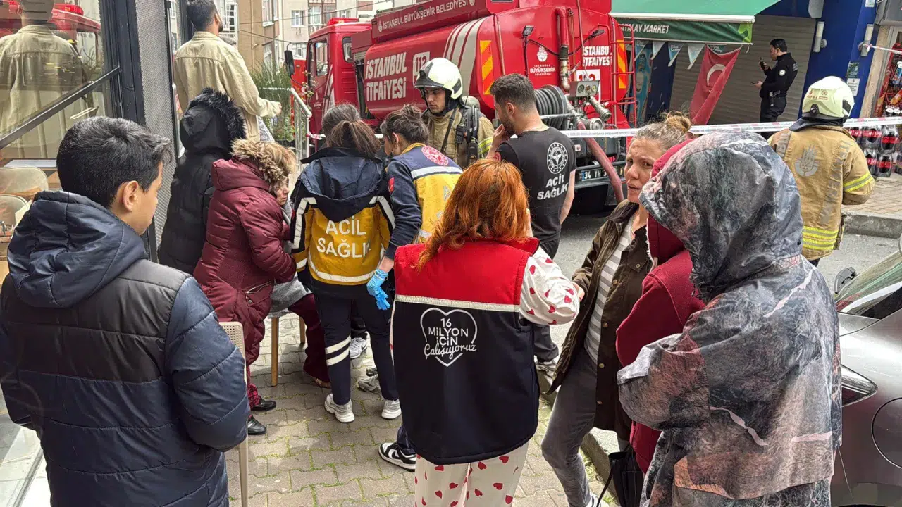 Şişli'de 5 katlı apartmanın giriş katında yangın çıktı