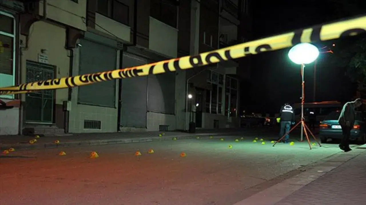 İstanbul Zeytinburnu’nda sokak ortasında silahlı saldırı !