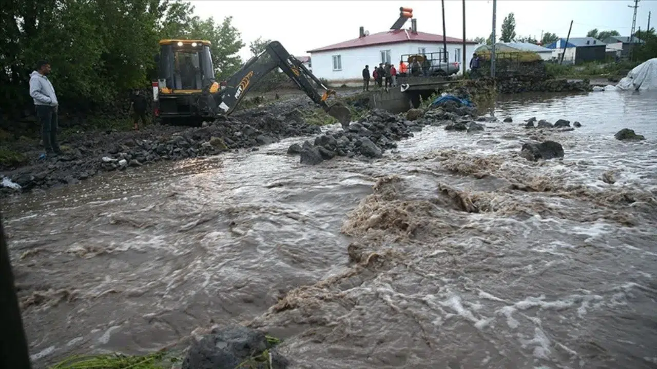 Yemen'de sele kapılan 3 çocuktan acı haber geldi
