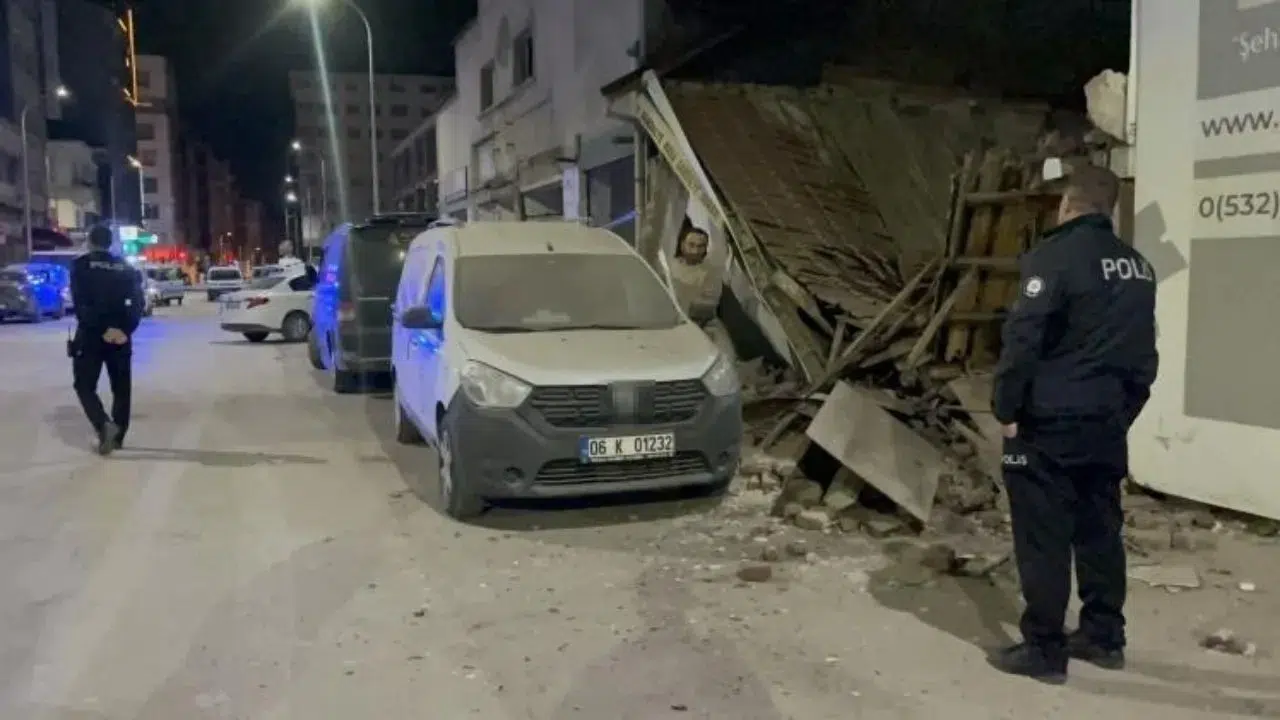 Eskişehir Odunpazarı'nda metruk iş yeri yıkıldı