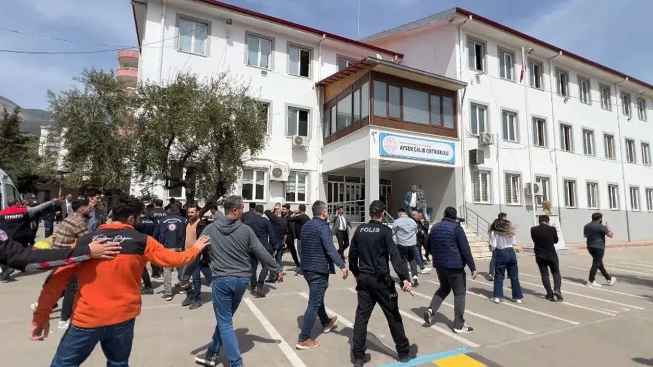 Kahramanmaraş okul saldırısında pencereden atlayan öğrenci dehşet anlarını anlattı !