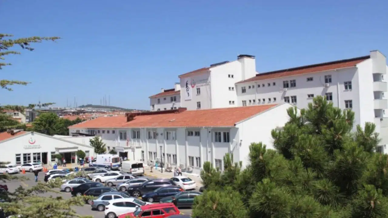 Üsküdar Devlet Hastanesi'nde rüşvet soruşturması : 2 doktor hakkında 12 yıla kadar hapis istemi