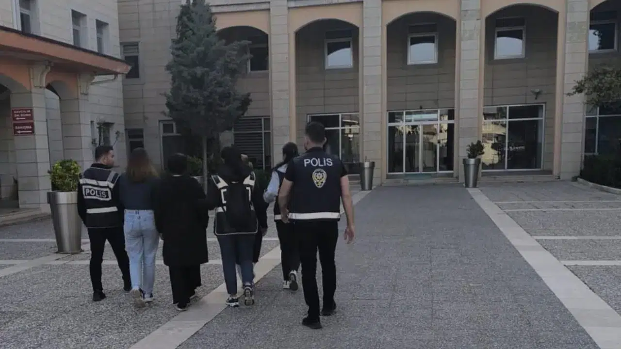 Siirt'te hırsızlık girişiminde bulunan 3 kadın tutuklandı