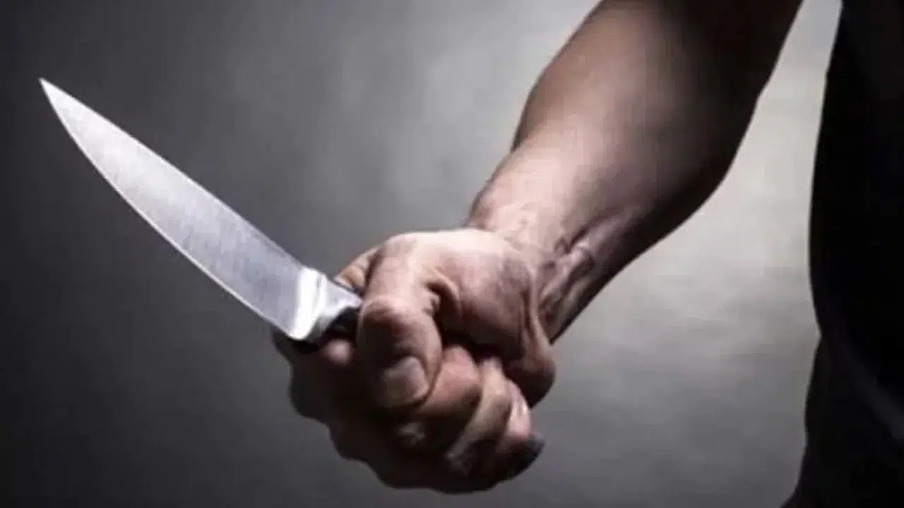 Sivas'ta bir şahıs boşanma aşamasındaki eşini bıçakladı, eve kilitledi