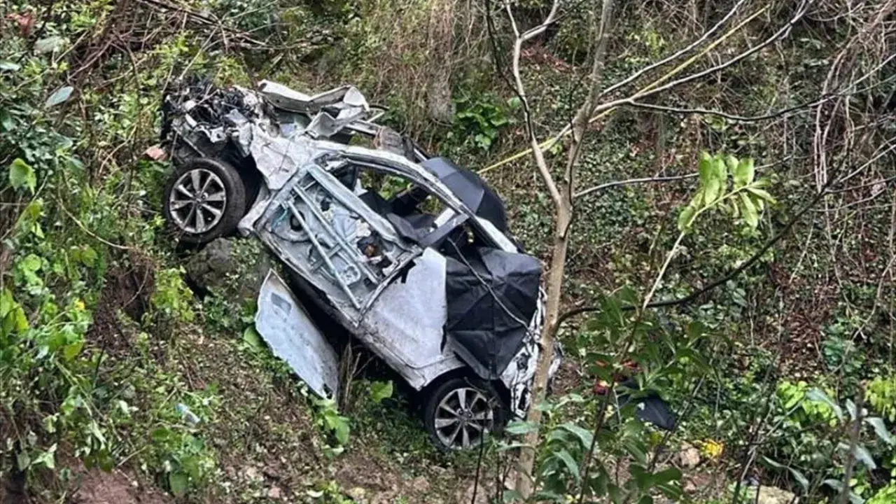 Ordu'da otomobil yamaçtan yuvarlandı : Baba ve kızı öldü