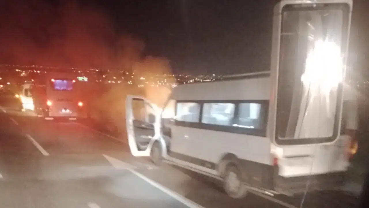 Tekirdağ'da işçi servis minibüsünde yangın çıktı