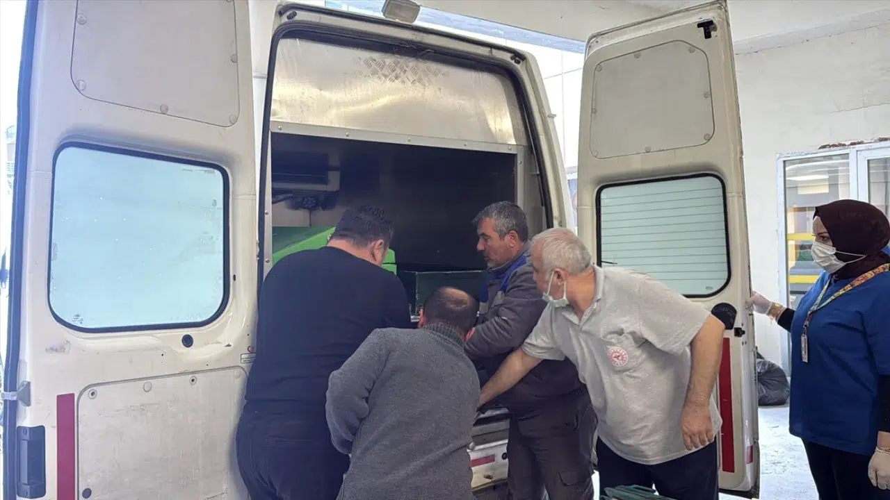 Burdur'daki kazada ölen 7 kişinin cenazeleri yakınlarına teslim edildi