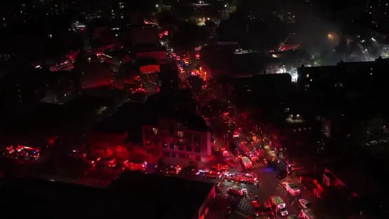 New York'ta tarihi bir kilisede yangın çıktı