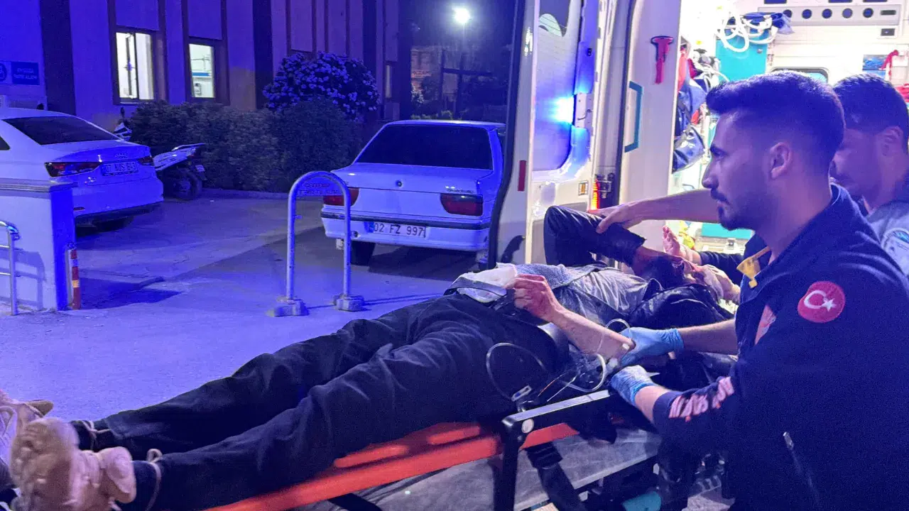 Adıyaman’da motosiklet ile kamyonet çarpıştı : 1 ağır yaralı