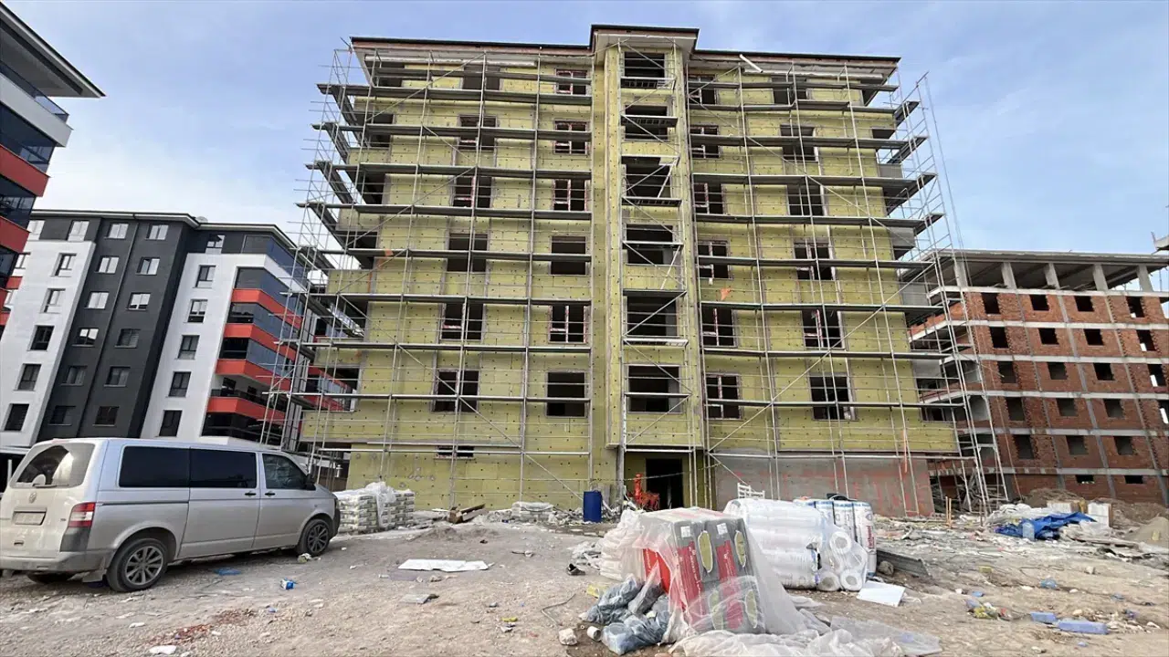 Eskişehir'de asansör boşluğuna düşen 48 yaşındaki işçi öldü