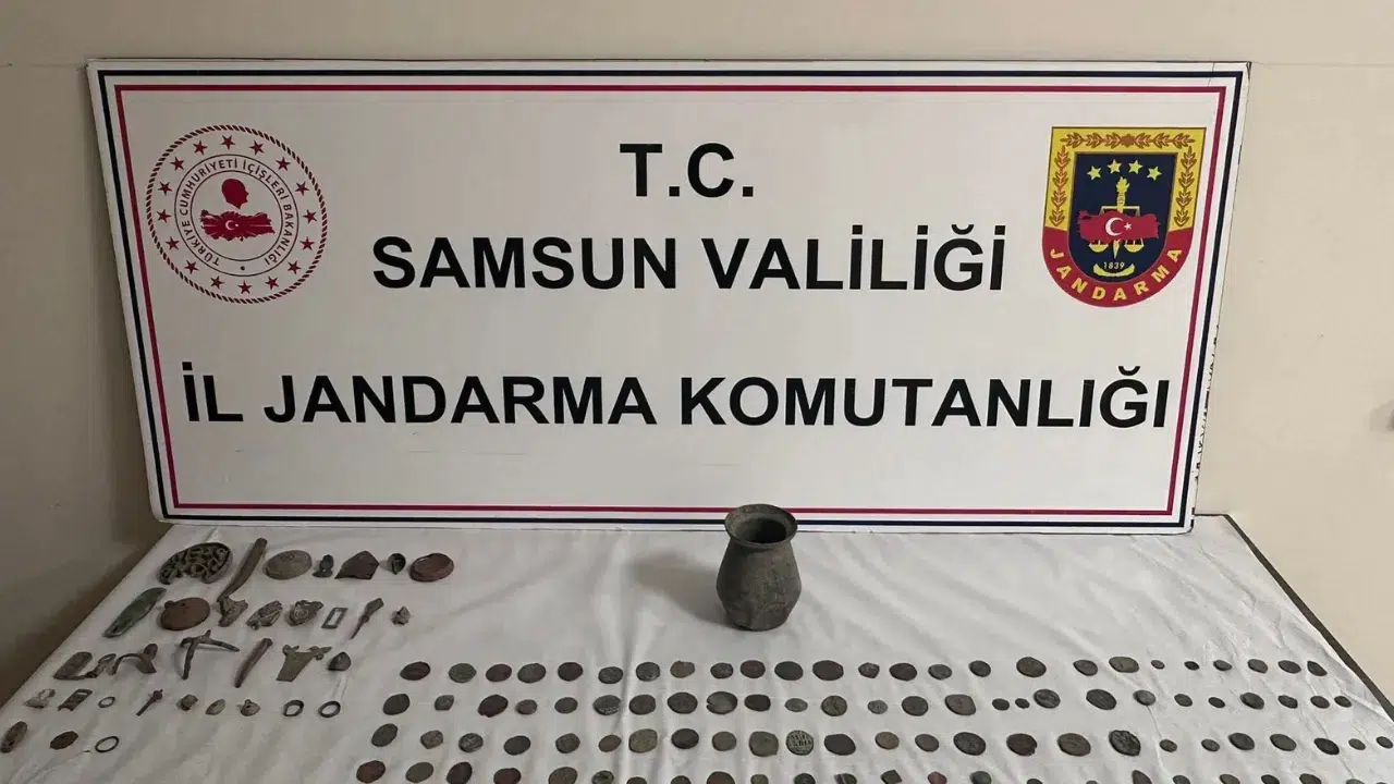 Samsun'da tarihi eser kaçakçılığı : 102 adet sikke ele geçirildi