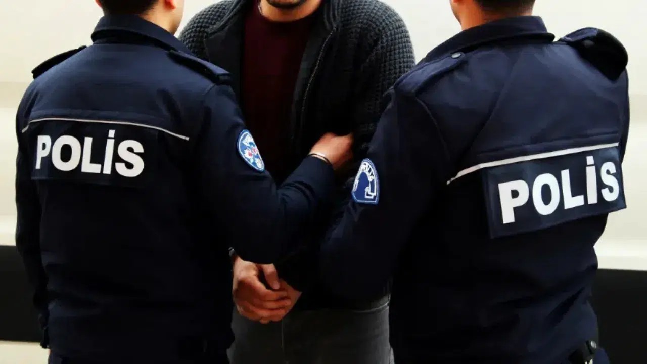 Ardahan merkezli 5 ilde 'rüşvet ve görevi kötüye kullanma' operasyonu : 7 tutuklama