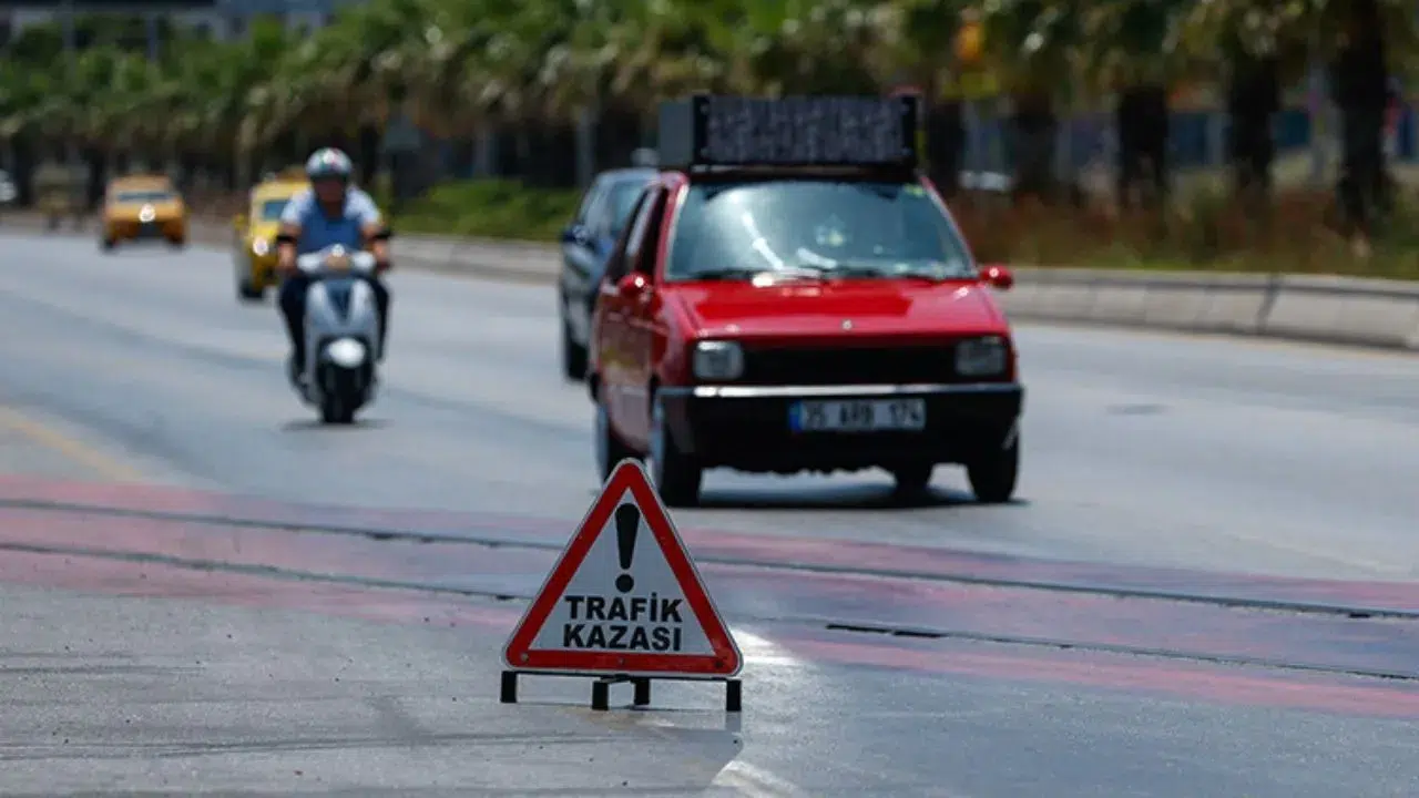 Ankara'da makas atan otomobil kazaya neden oldu