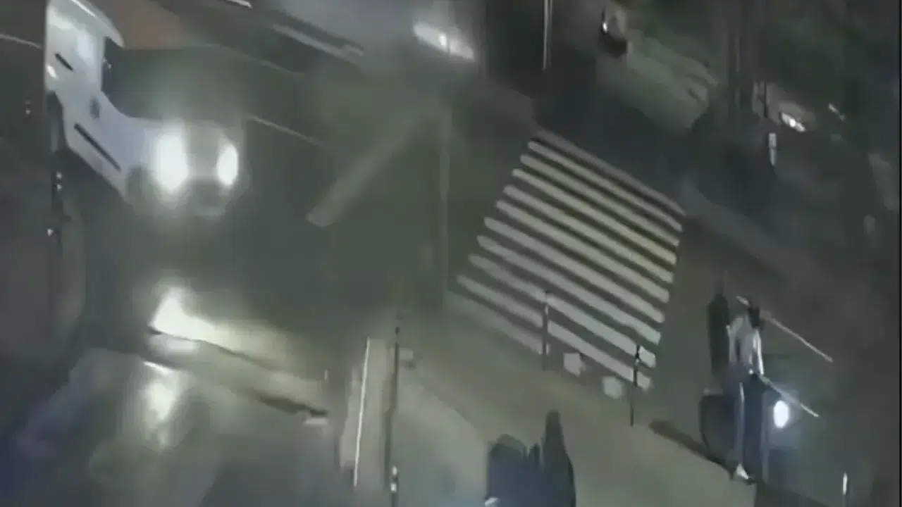 İstanbul Beşiktaş’ta feci kaza : 20 yaşındaki Zümra hayatını kaybetti