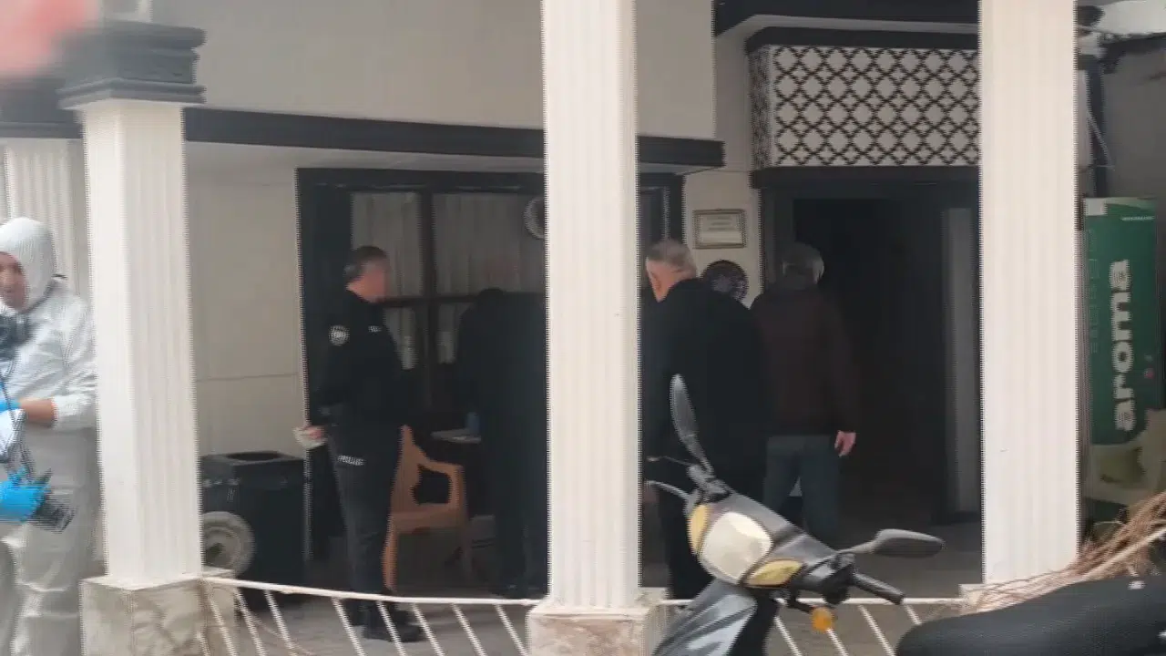 Antalya'da kaldığı pansiyon odasında ölü olarak bulundu