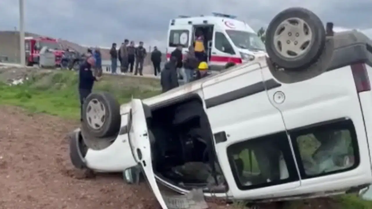 Eskişehir'de araç takla attı, 2 kişi hafif yaralandı