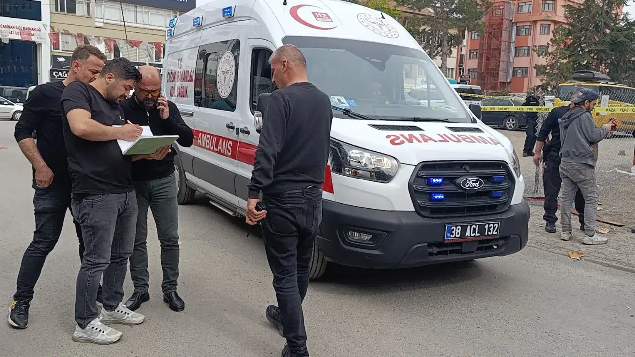 Kayseri'de baba ve oğlu inşaat işçilerine ateş açtı : 2 kişi yaralandı