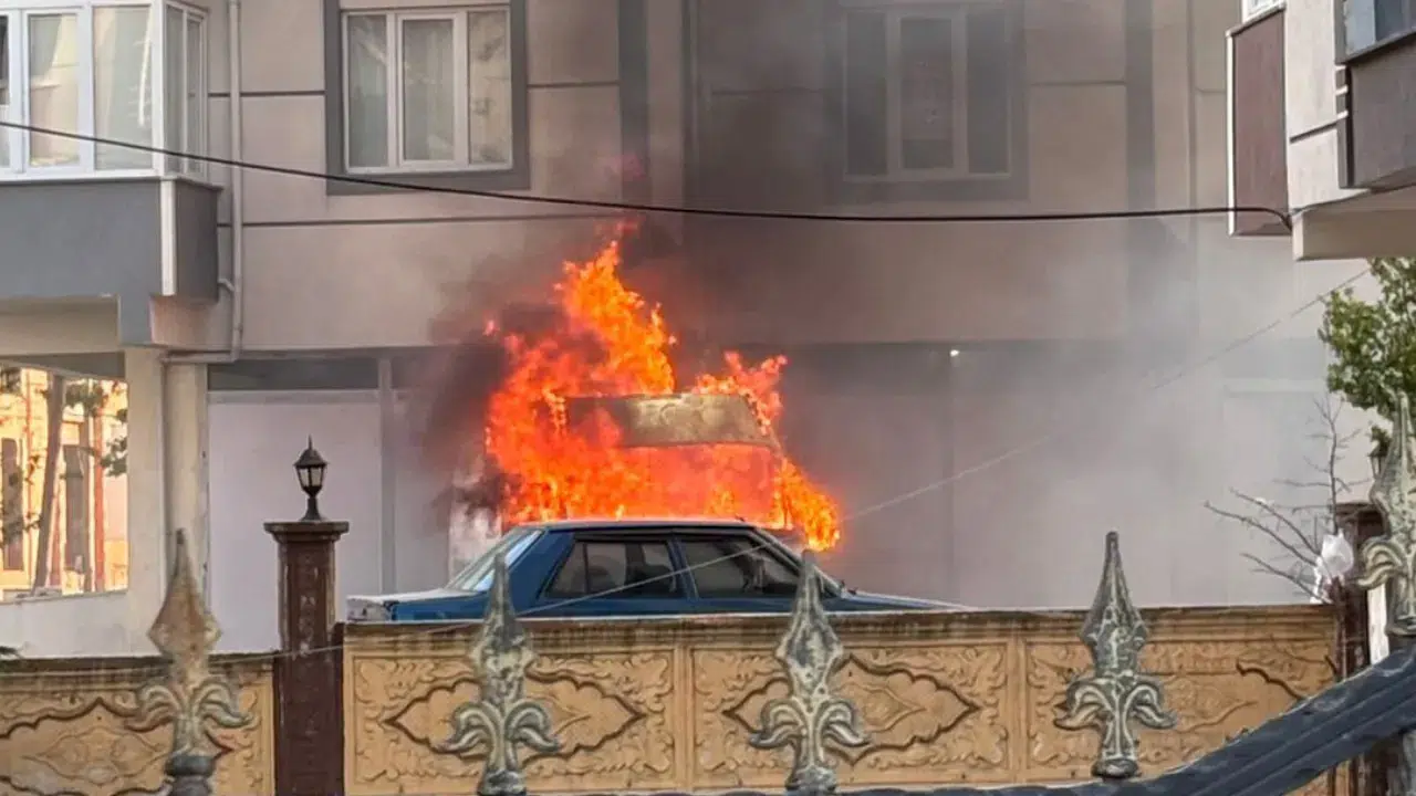 Tekirdağ Kapaklı'da tekstil yüklü minibüs alev alev yandı