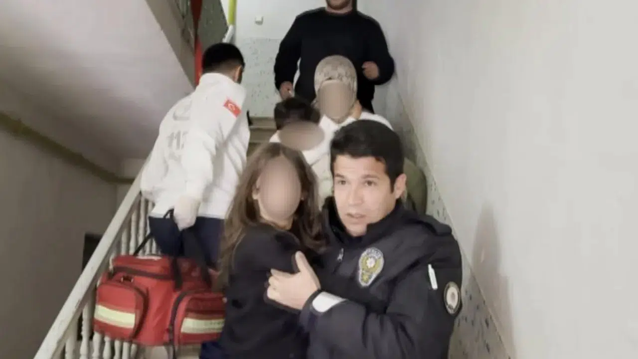 Aksaray'da apartman terasında korkutan yangın : Bina tahliye edildi