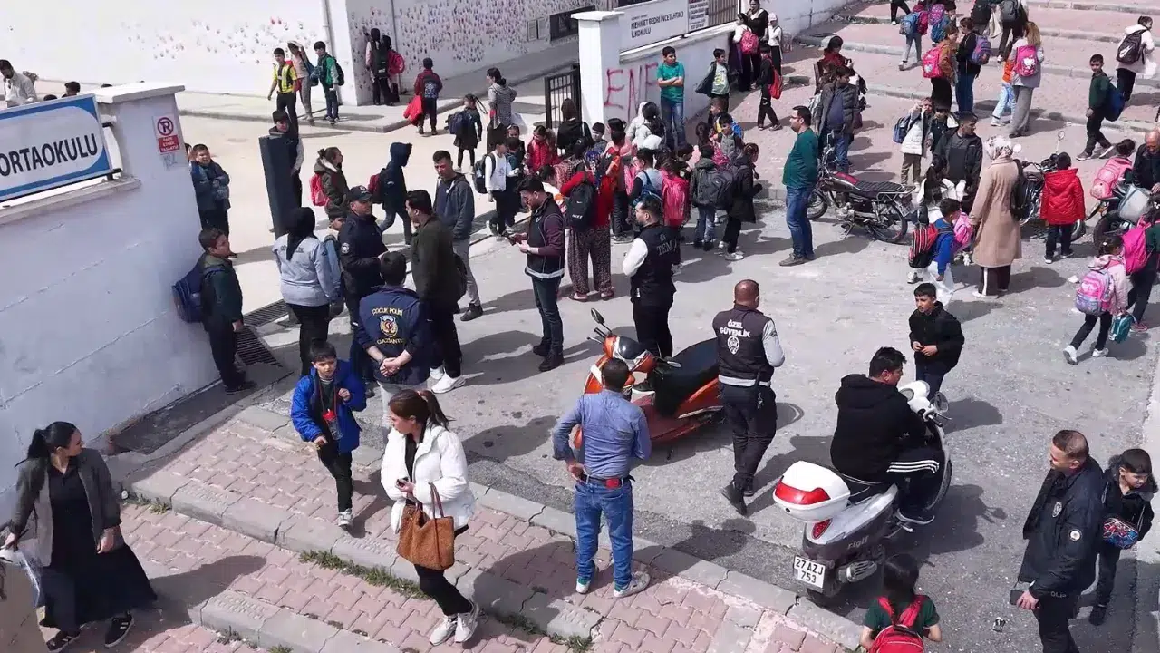 Gaziantep'te okul çevrelerinde dron destekli güvenlik denetimi başladı