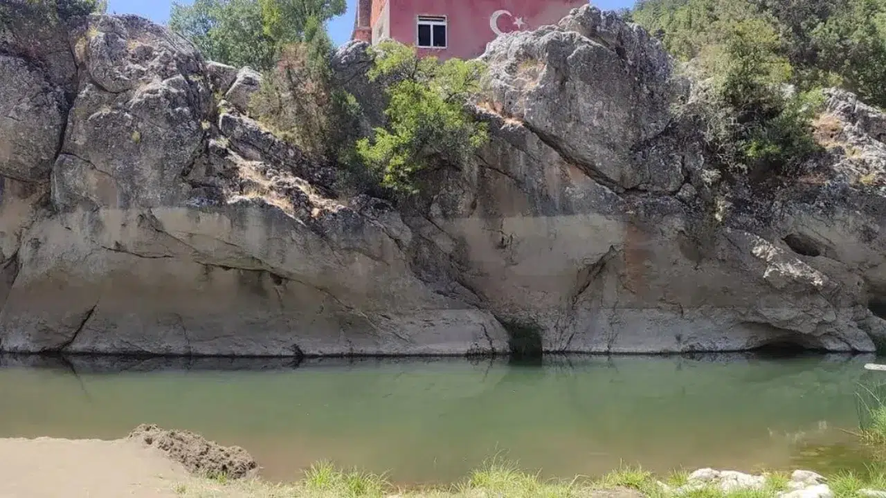 Bitlis'te dereye düşen 8 yaşındaki çocuğun cansız bedeni bulundu