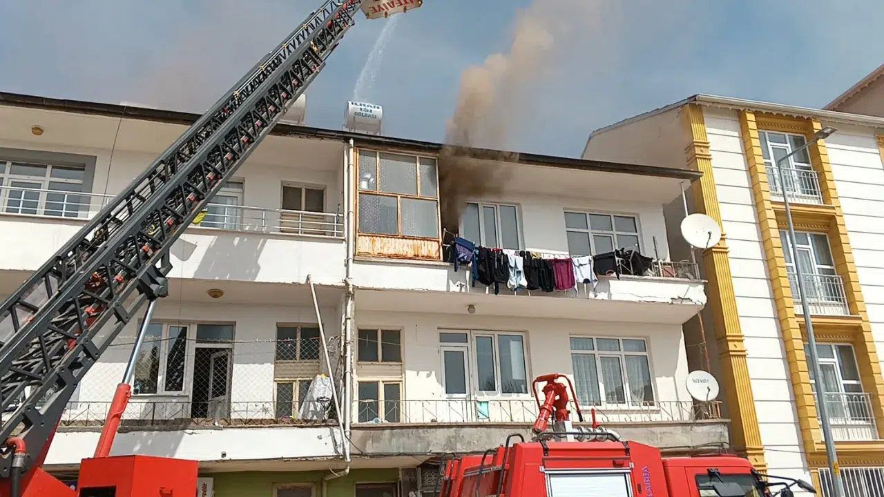 Adıyaman Gölbaşı'nda yangın : Dairede hasar oluştu