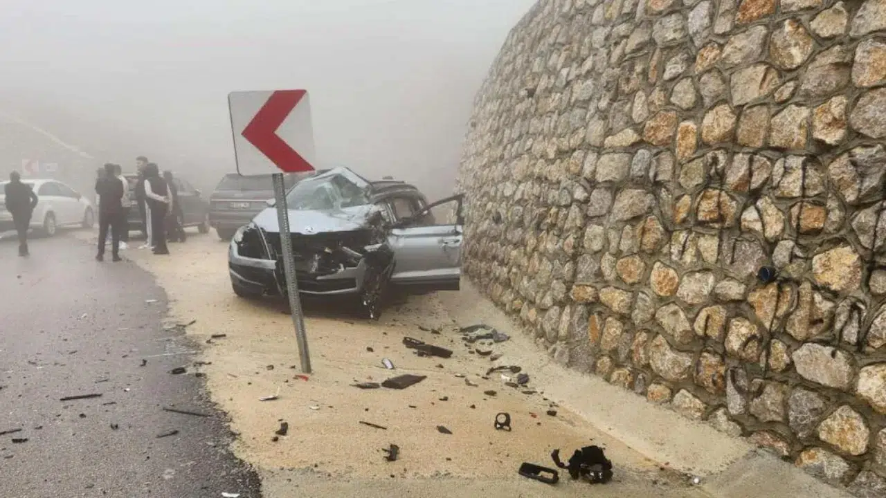 Antalya'da korkunç kaza : 6 yaşındaki çocuk öldü, 3 yaralı