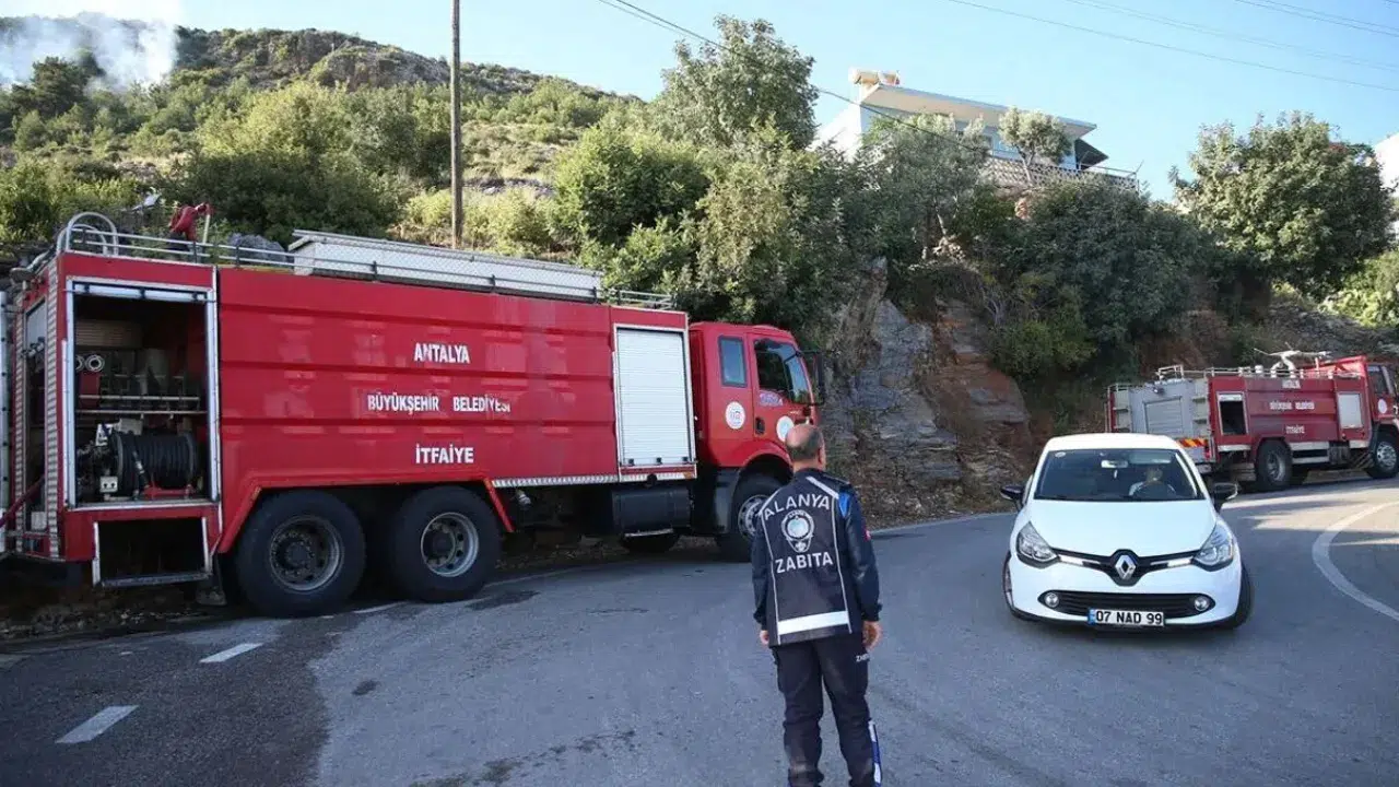 Alanya'da yangın : 1 dönüm alan zarar gördü